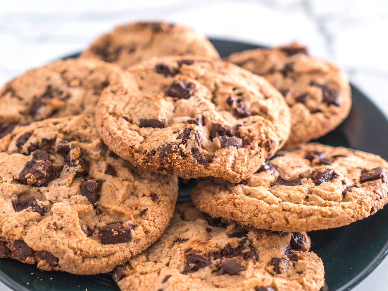 Biscuits with coconut oil and dark chocolate