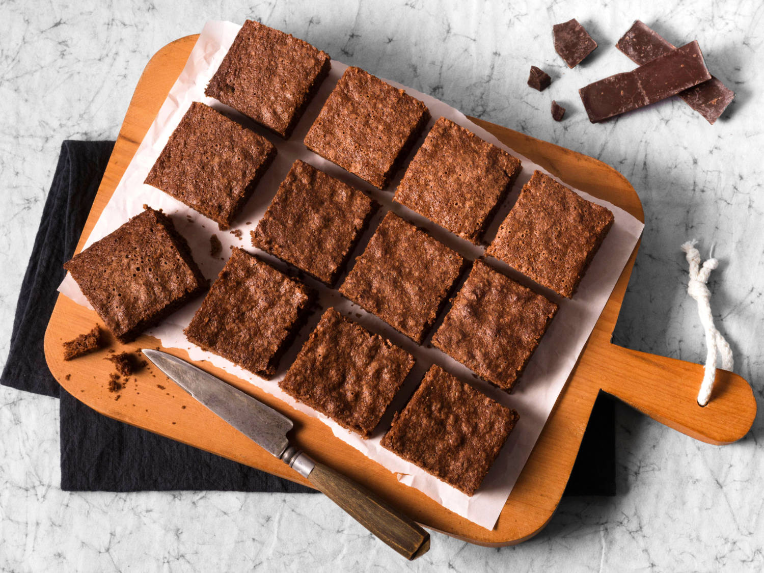 Chocolate and walnut brownies with coconut oil