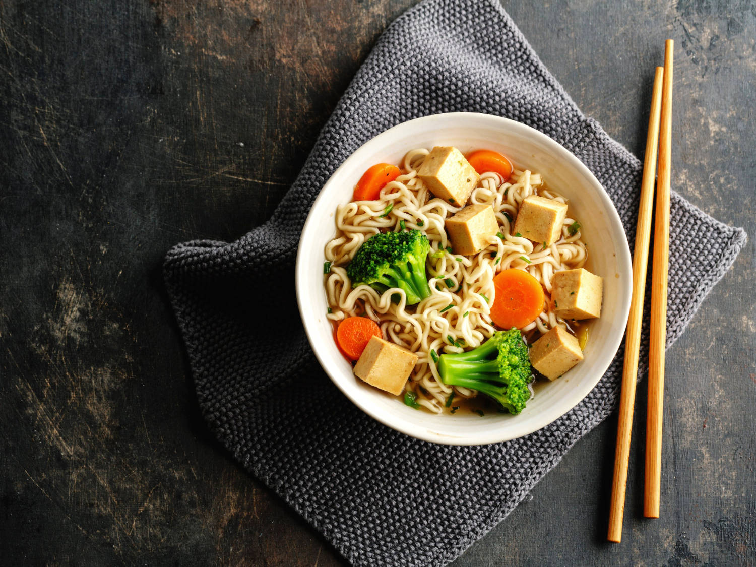 Rice spaghetti with vegetables and tofu stir-fried with coconut oil