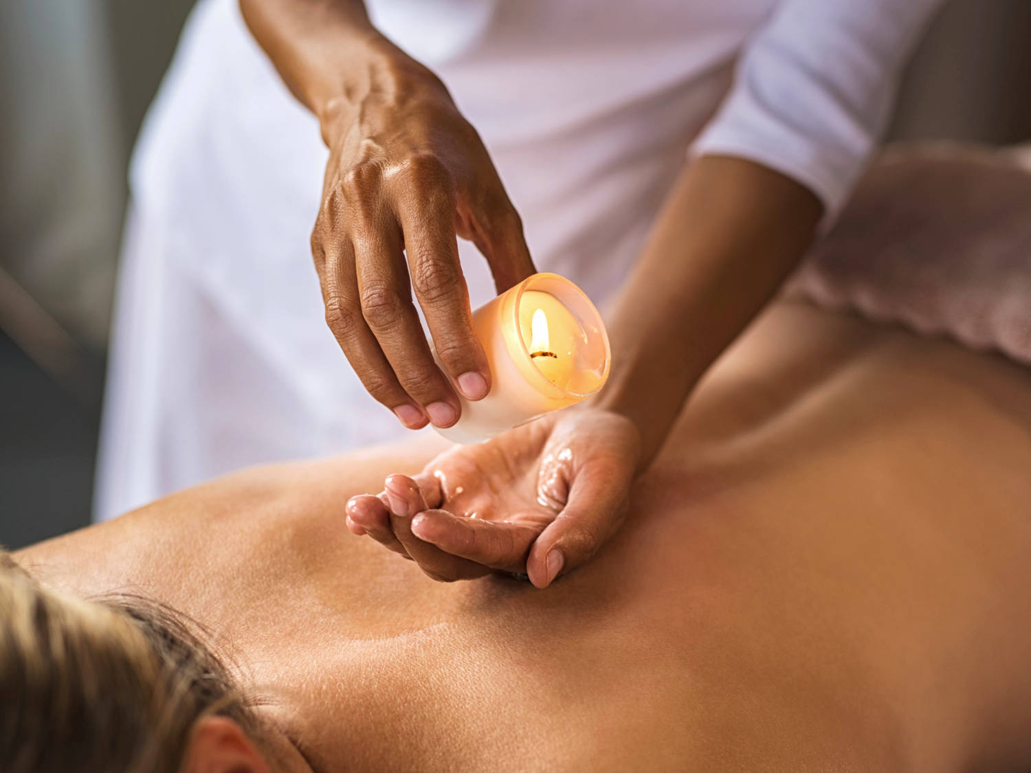 Candela per massaggi con Olio di Cocco: un intenso momento di relax